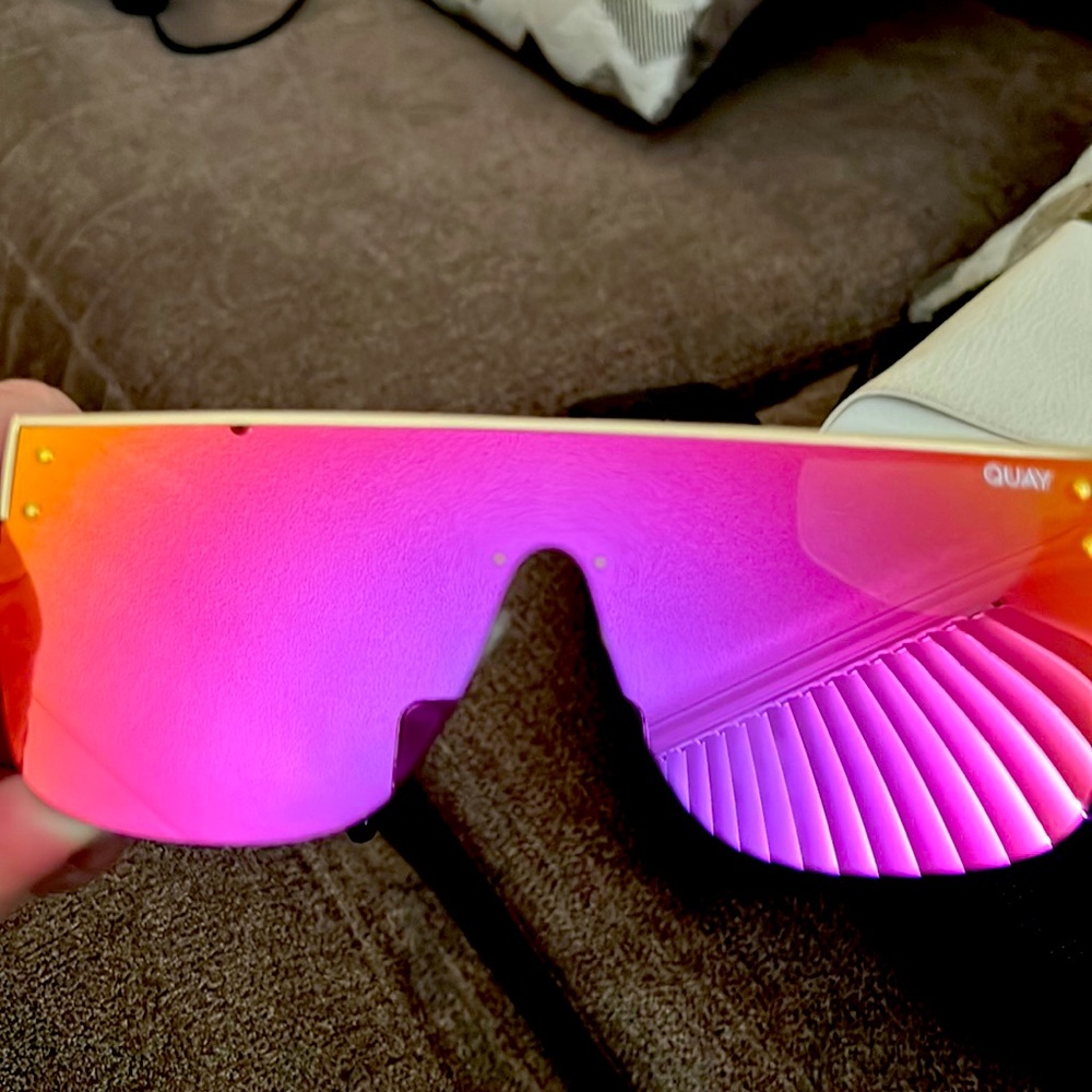 Pink reflective sunglasses
